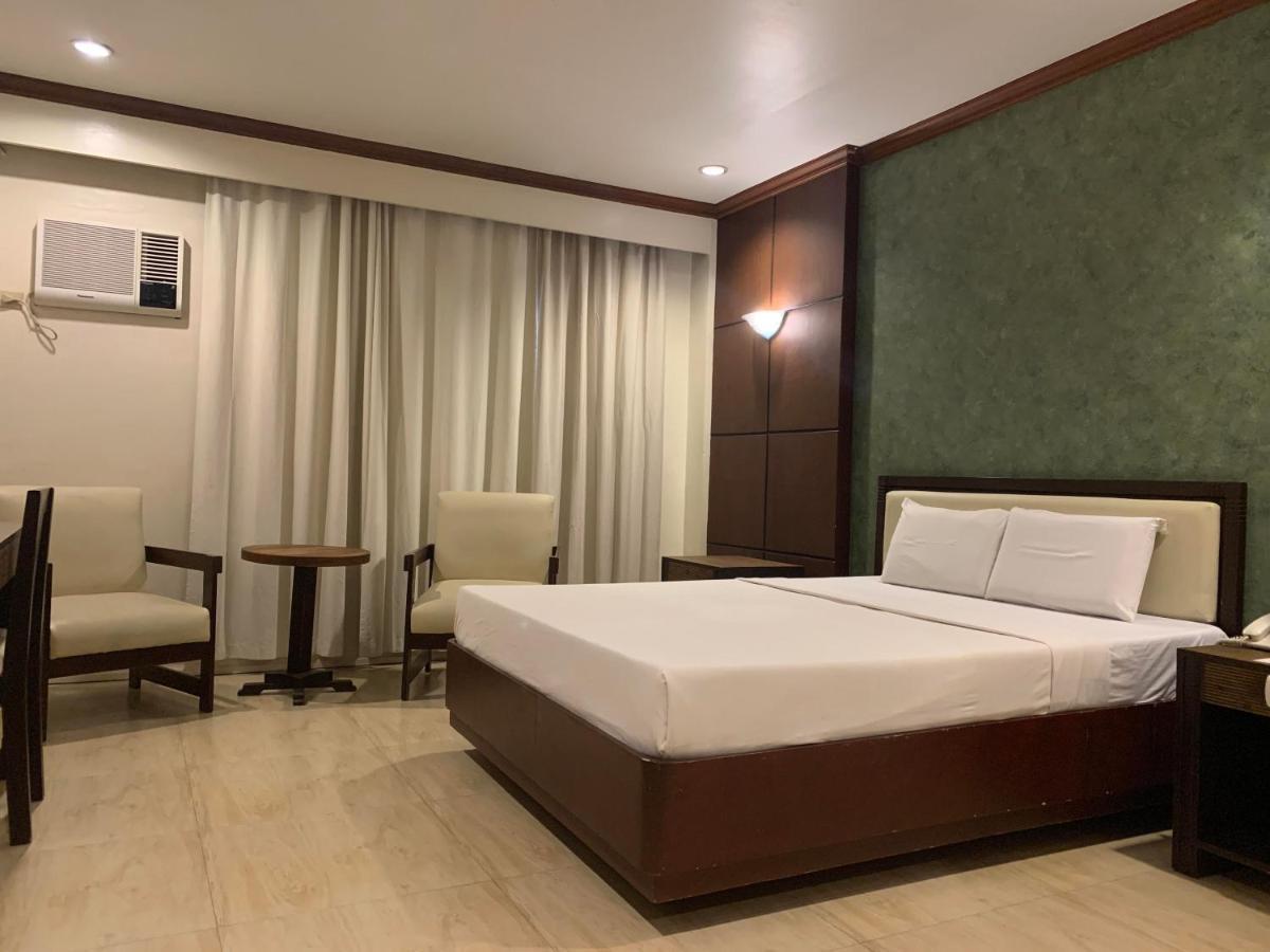 De Luxe Hotel Cagayan de Oro Bagian luar foto