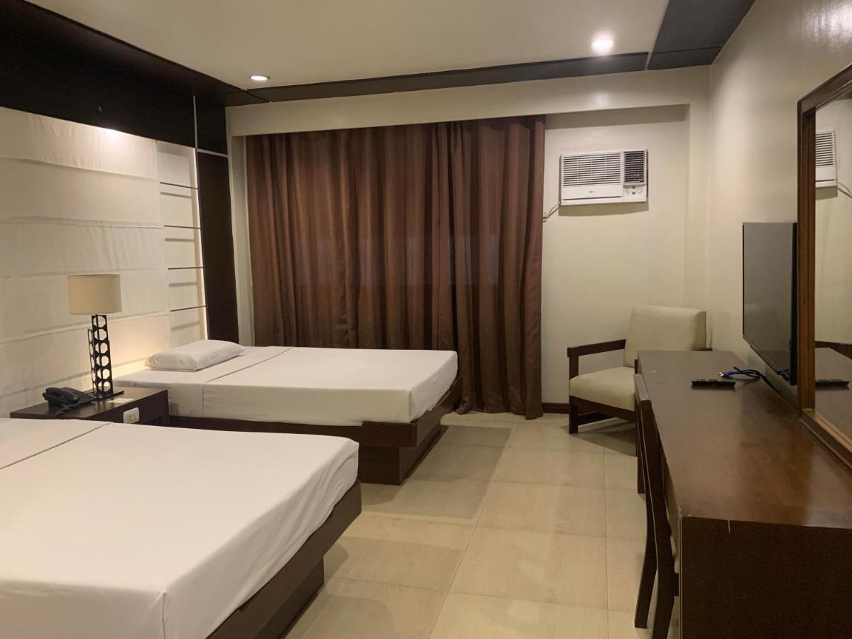 De Luxe Hotel Cagayan de Oro Bagian luar foto