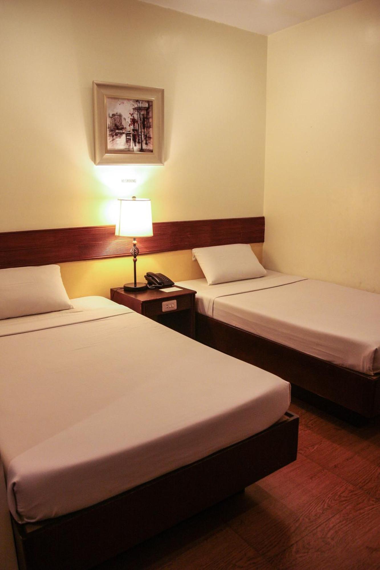 De Luxe Hotel Cagayan de Oro Bagian luar foto