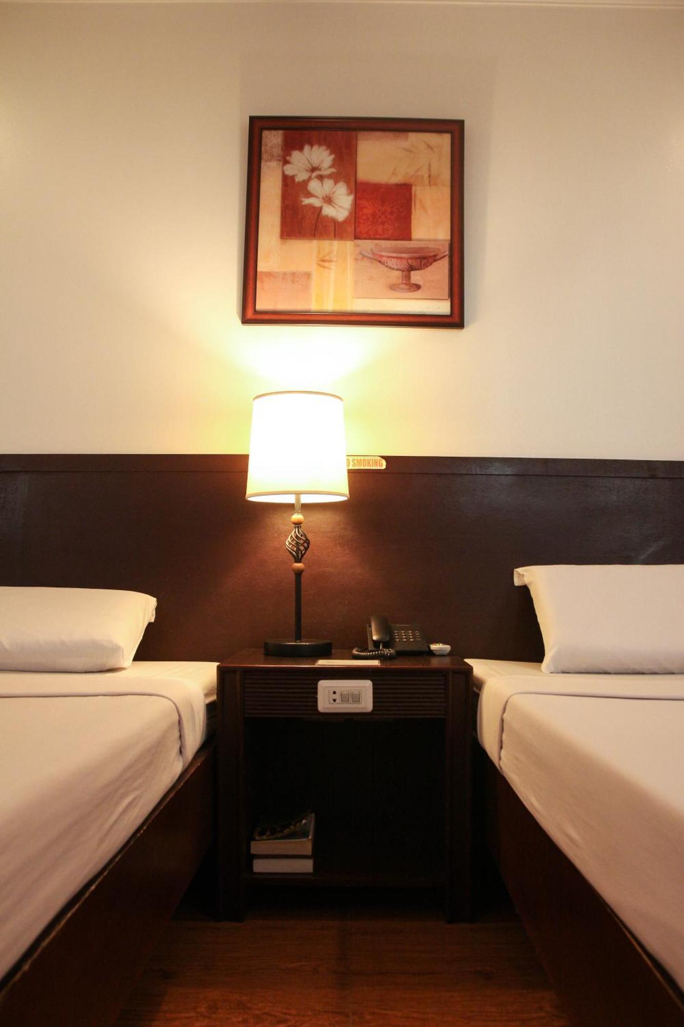 De Luxe Hotel Cagayan de Oro Bagian luar foto