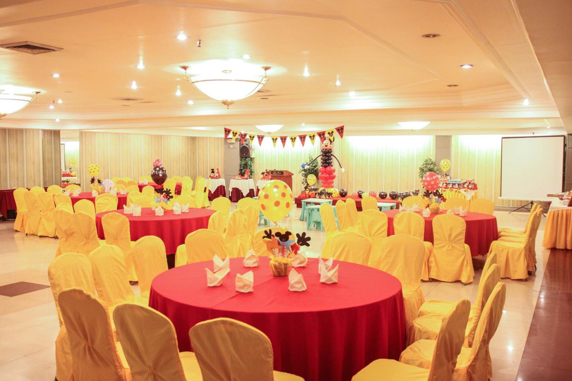 De Luxe Hotel Cagayan de Oro Bagian luar foto