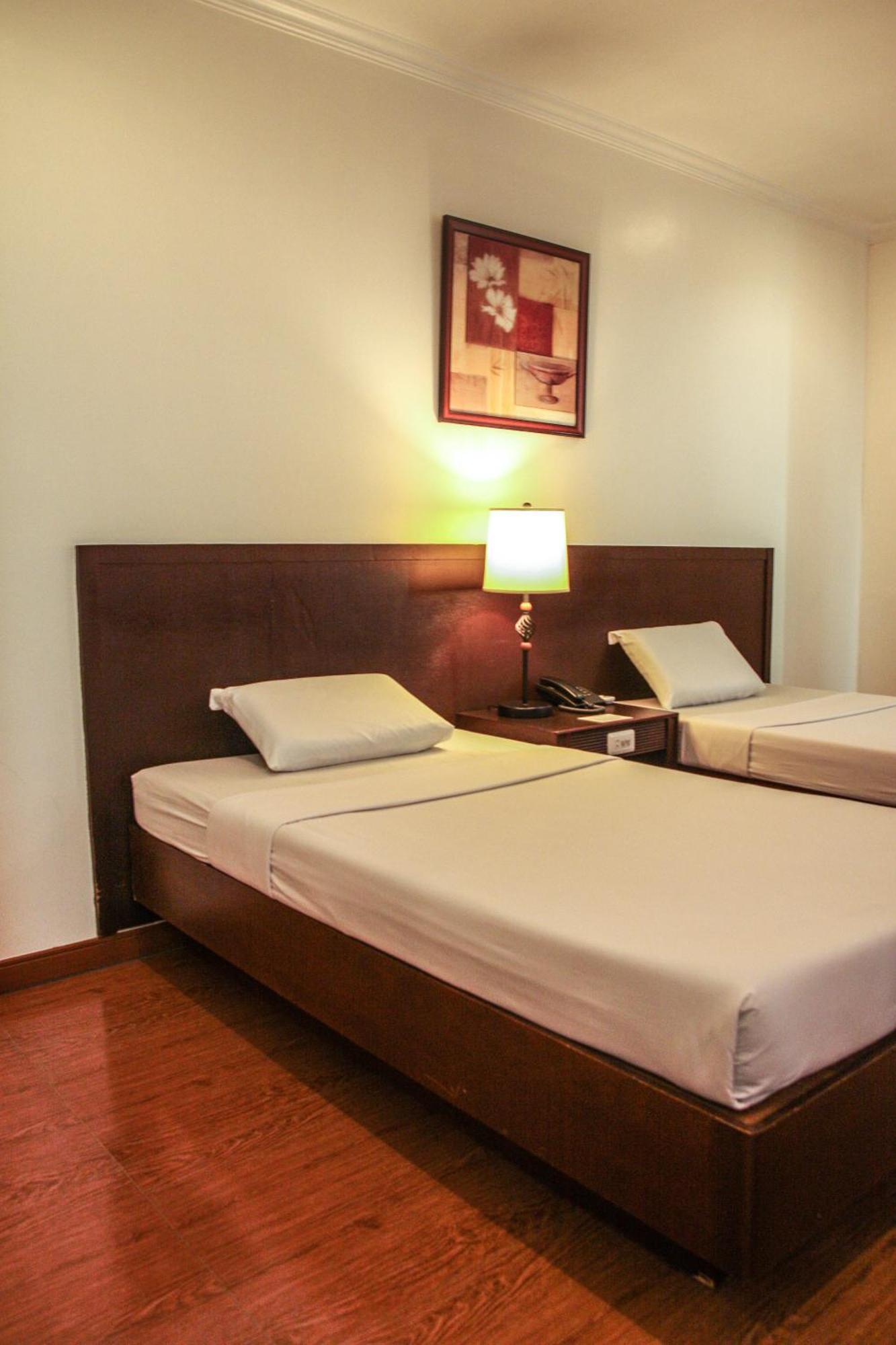 De Luxe Hotel Cagayan de Oro Bagian luar foto