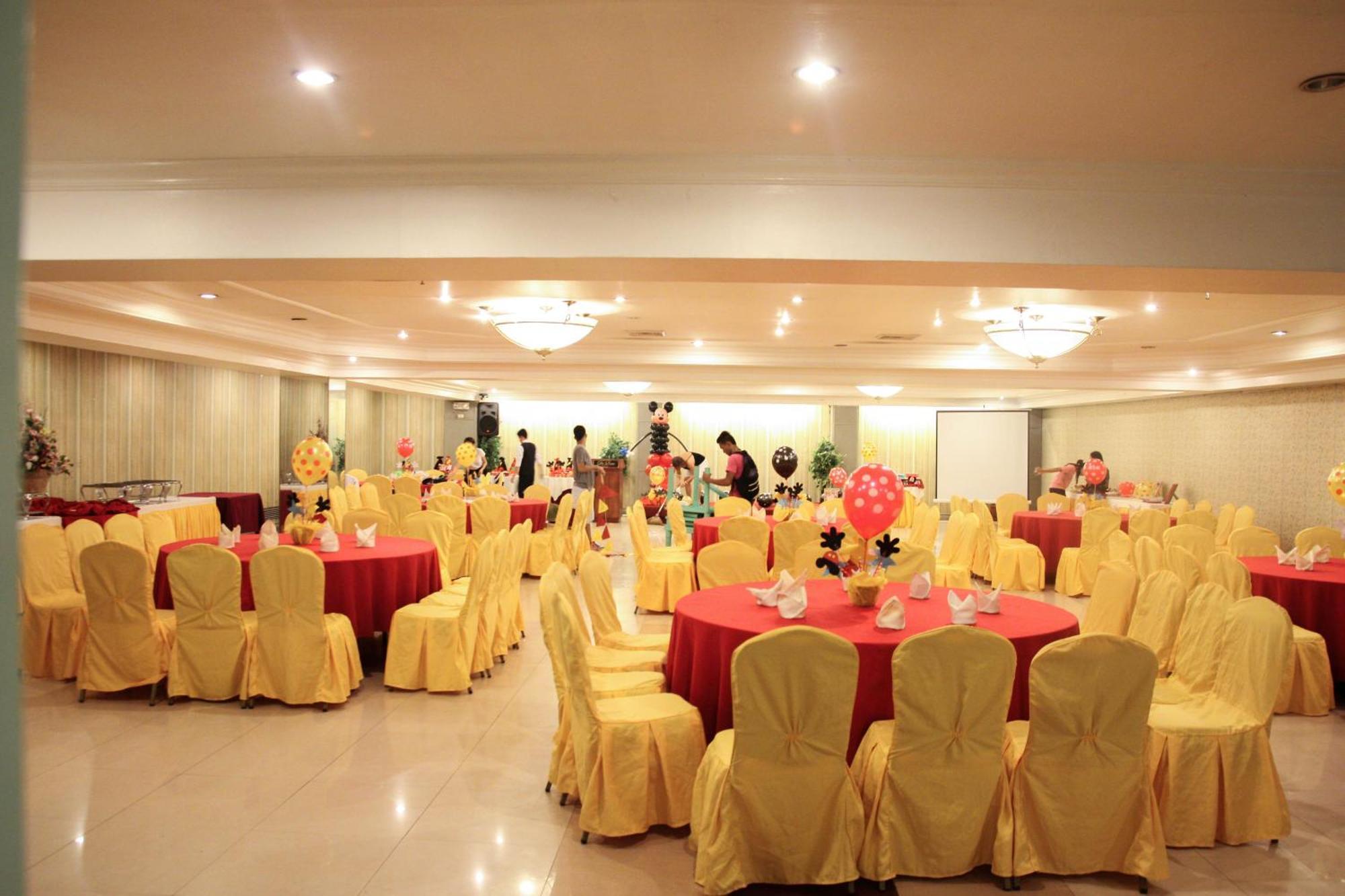 De Luxe Hotel Cagayan de Oro Bagian luar foto