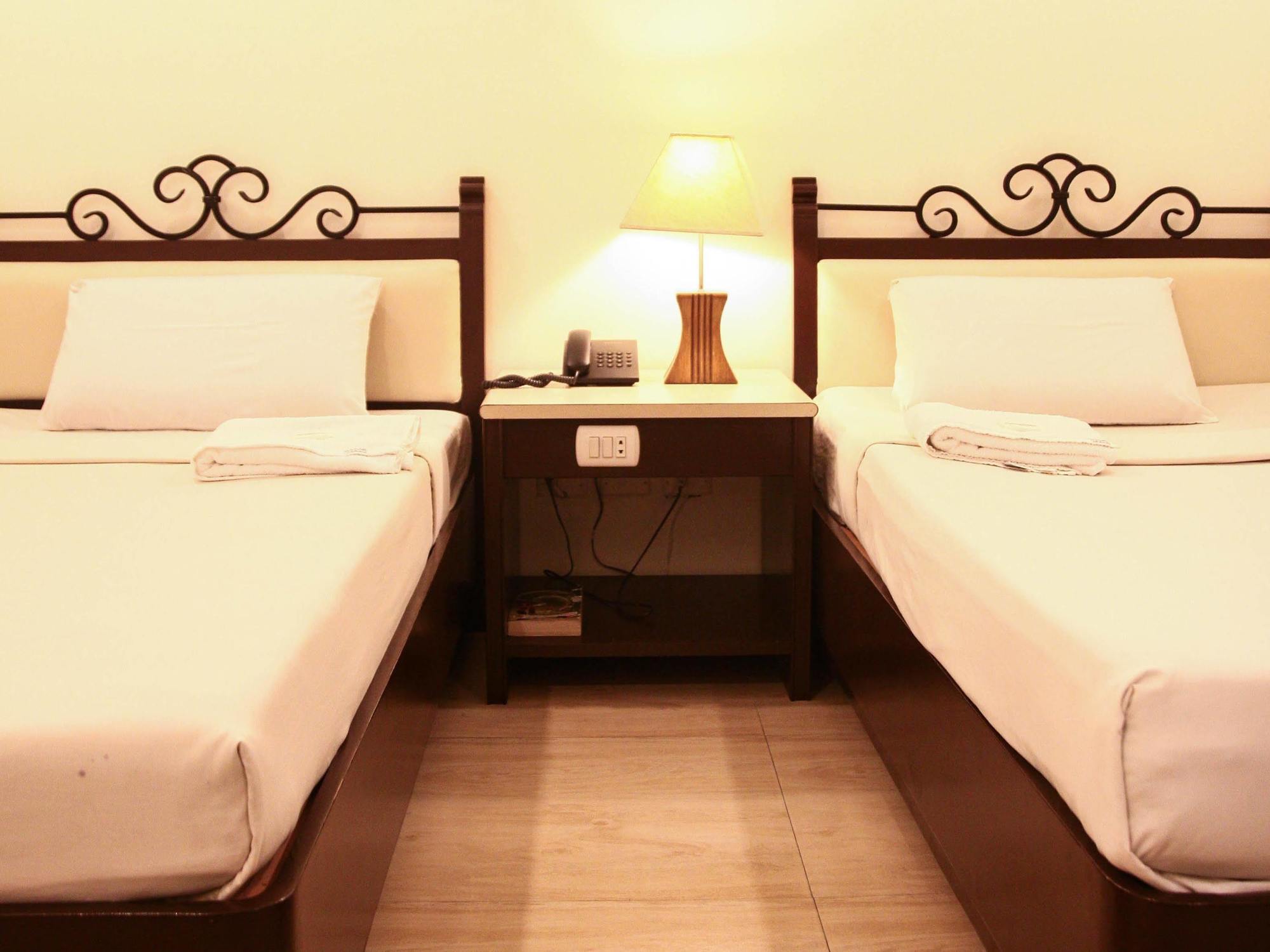 De Luxe Hotel Cagayan de Oro Bagian luar foto