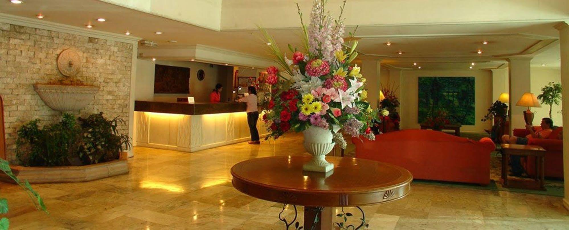 De Luxe Hotel Cagayan de Oro Bagian luar foto