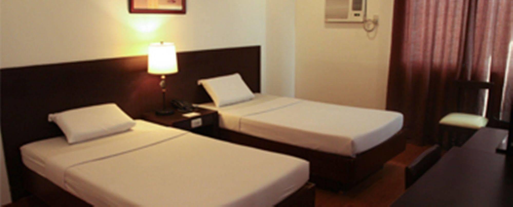 De Luxe Hotel Cagayan de Oro Bagian luar foto