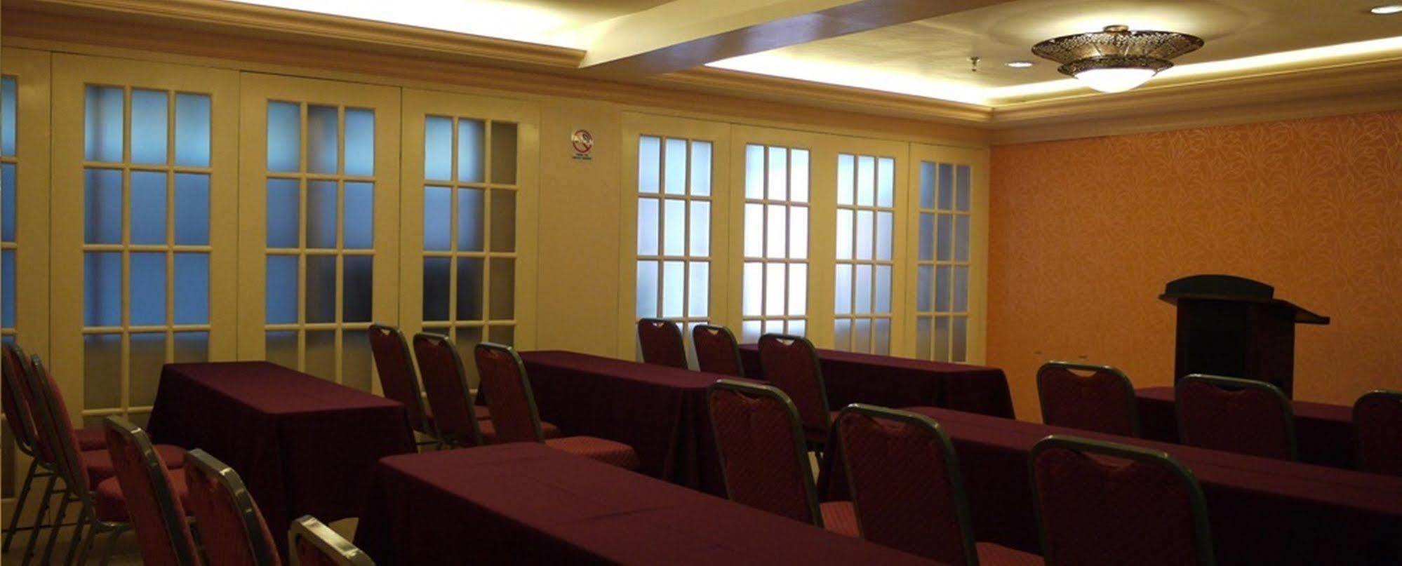 De Luxe Hotel Cagayan de Oro Bagian luar foto