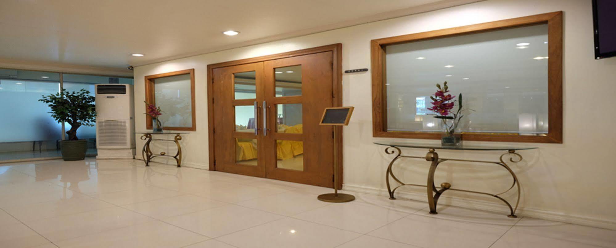 De Luxe Hotel Cagayan de Oro Bagian luar foto